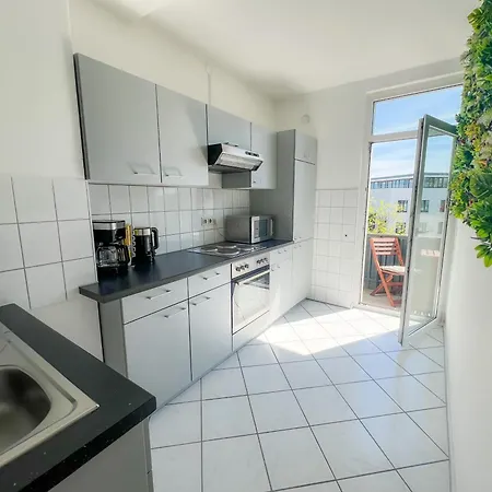 Pakito Zentrum - 3 - Balkon - Lage - Parkplatz *